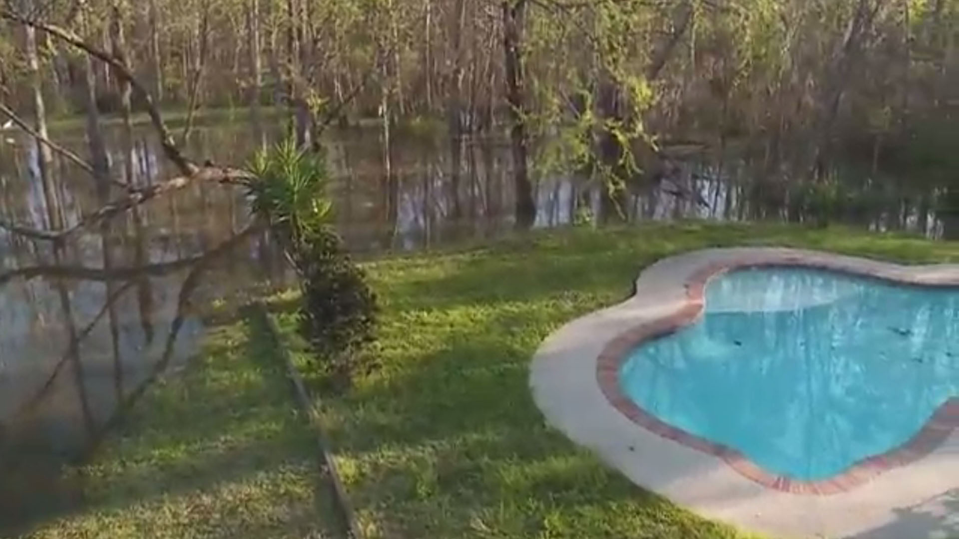Slidell residents prepare for flooding as water slowly rises
